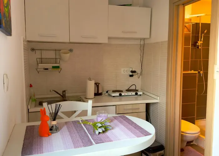 Veronica Rooms, * Opatija