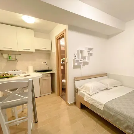 דירה Veronica Rooms,
