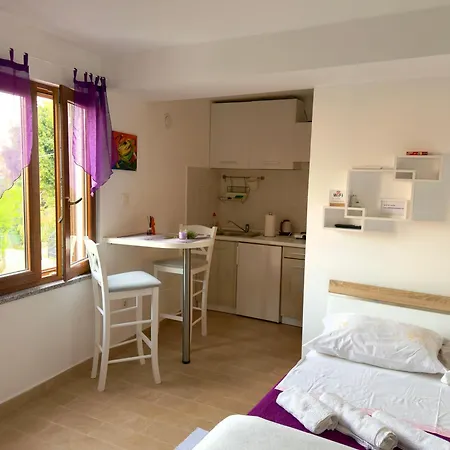 Veronica Rooms,