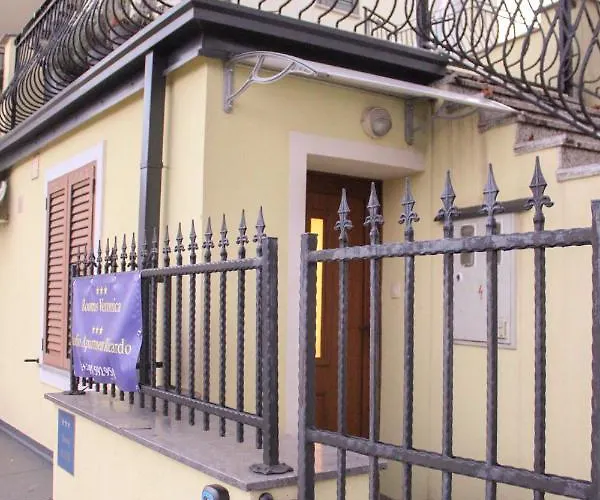 Veronica Rooms, Apartman